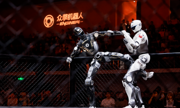 Robot hình người so găng rực lửa trên võ đài MMA