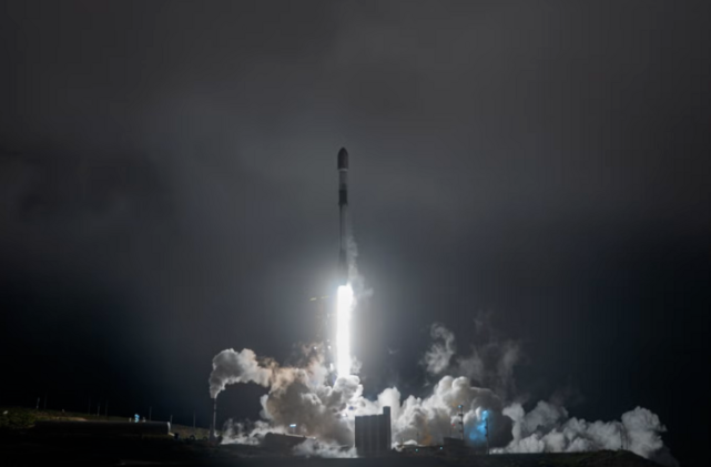SpaceX phóng vệ tinh thương mại chạy bằng năng lượng hạt nhân đầu tiên