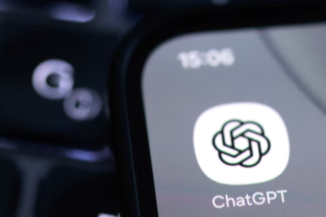 OpenAI ra mắt ChatGPT dành cho thanh thiếu niên với các biện pháp bảo vệ mạnh mẽ hơn để giải quyết các rủi ro về an toàn.
