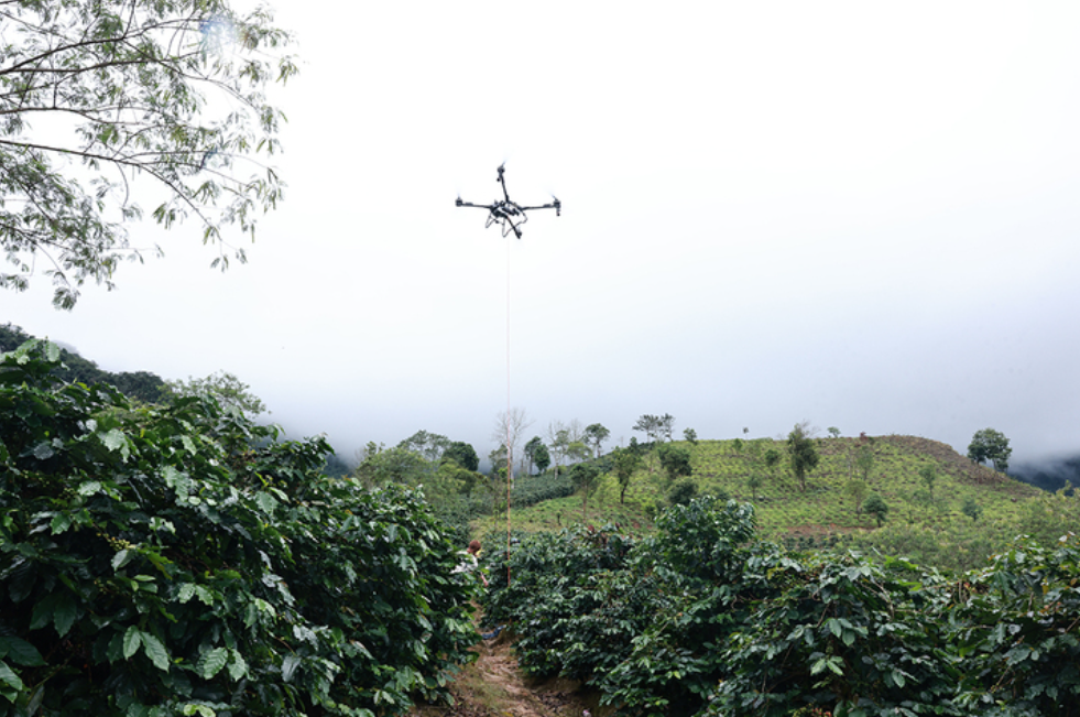 UAV đưa nông sản vượt đường đồi dốc ở Điện Biên